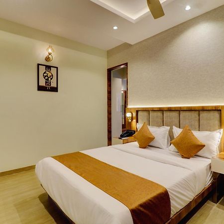 Home2 Studio Apartments 뭄바이 외부 사진