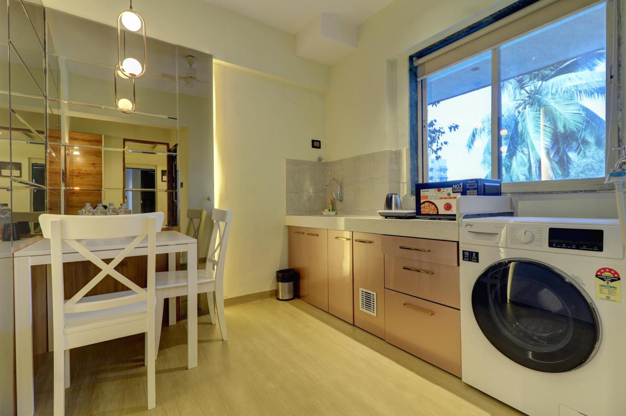 Home2 Studio Apartments 뭄바이 외부 사진
