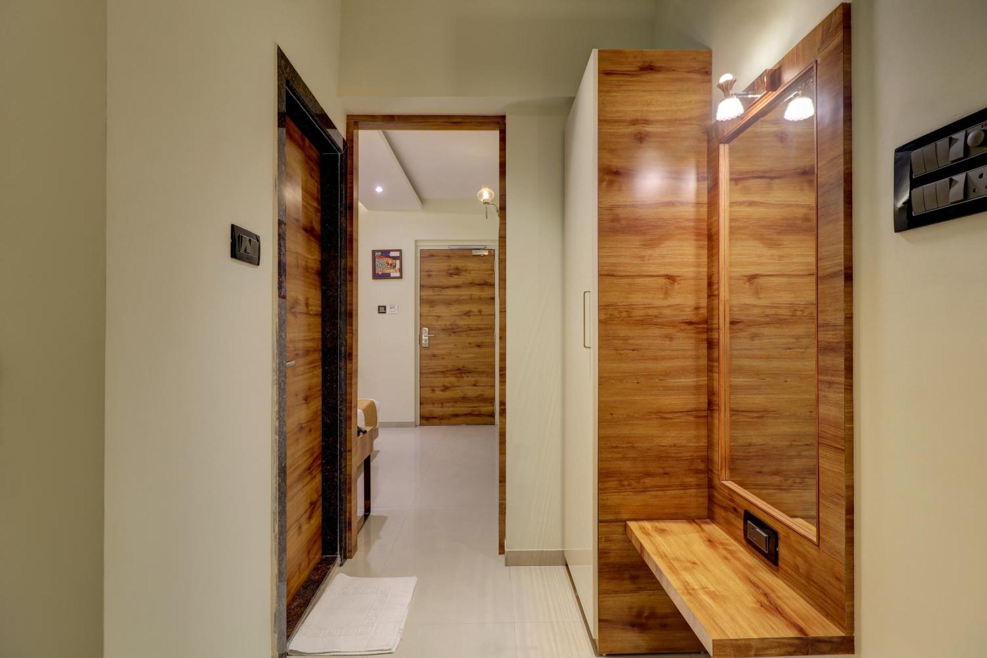 Home2 Studio Apartments 뭄바이 외부 사진