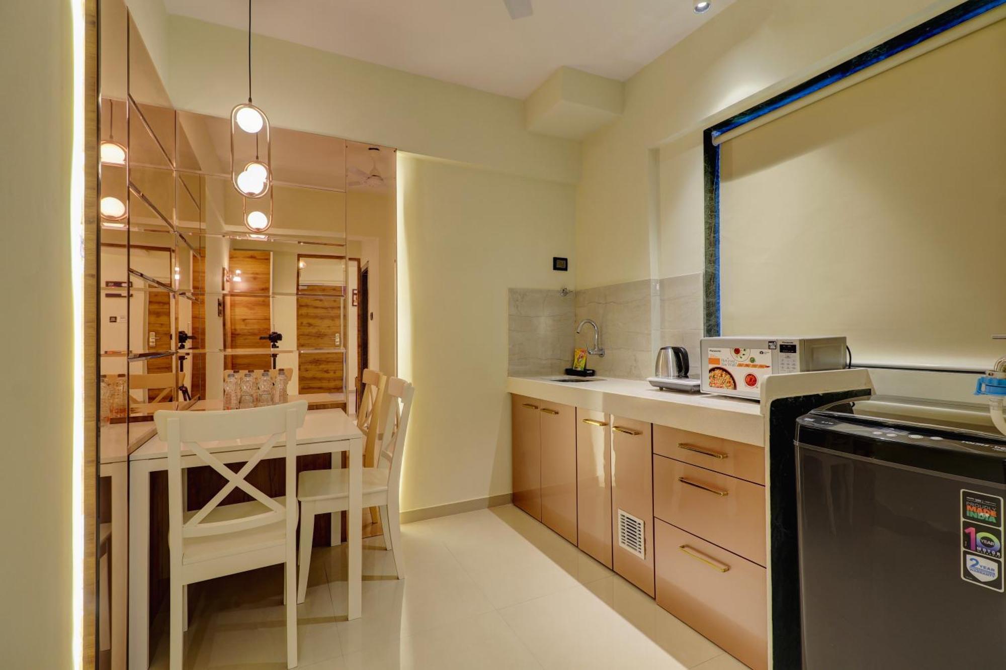 Home2 Studio Apartments 뭄바이 외부 사진