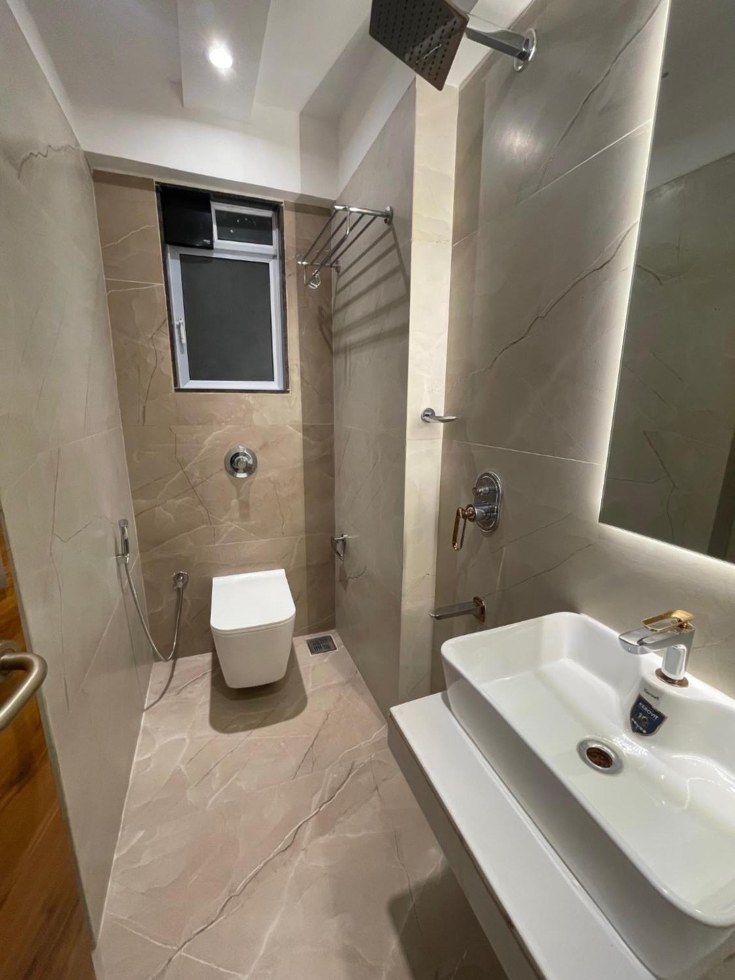 Home2 Studio Apartments 뭄바이 외부 사진